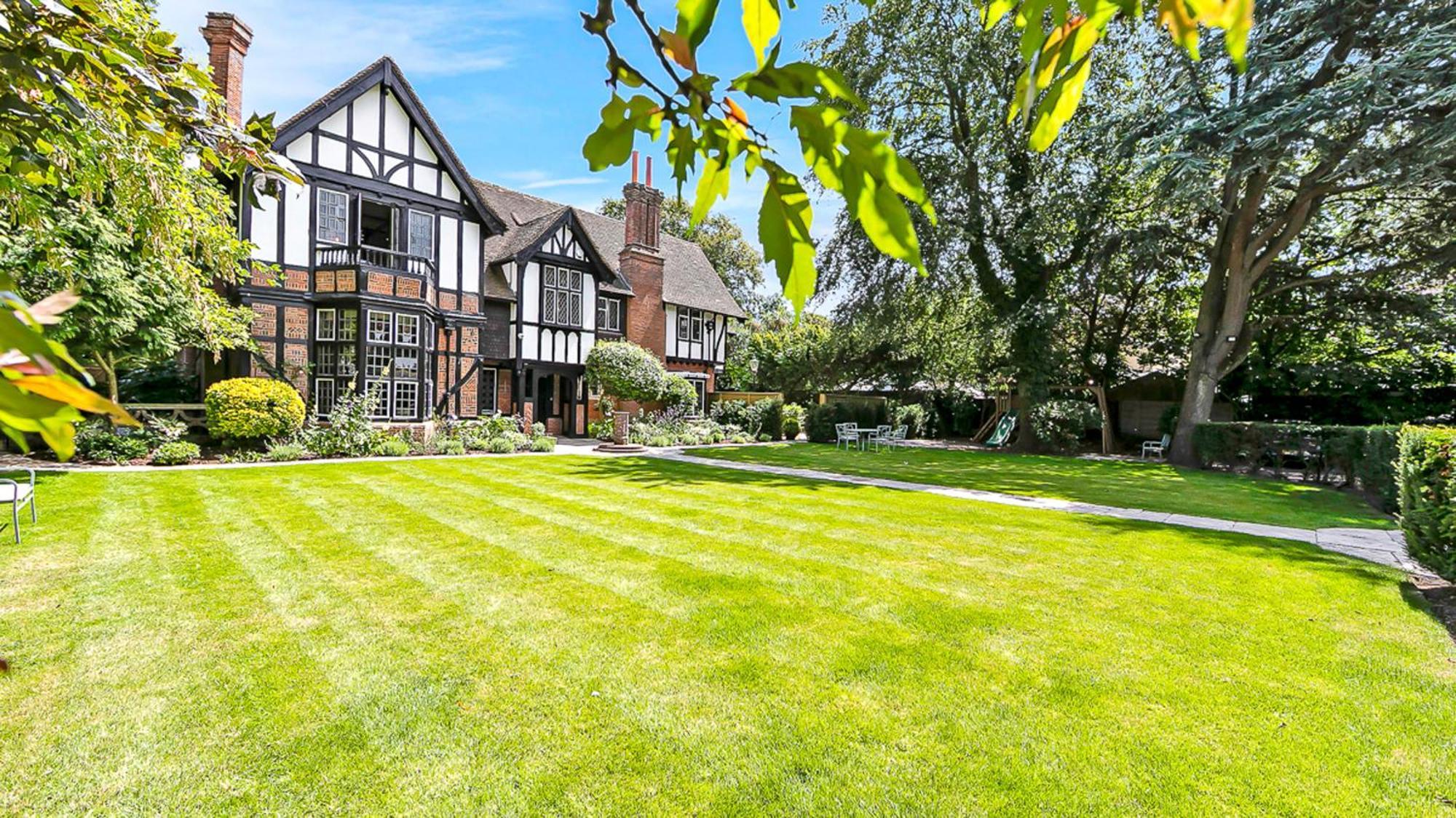 Tudor Grange بورنماوث المظهر الخارجي الصورة